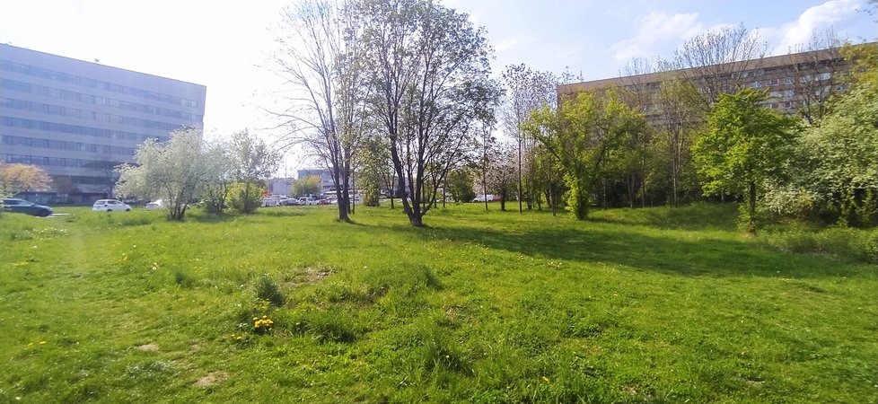 Takto v současnosti vypadá lokalita, v níž má vzniknout nový prosecký park při křížení ulic Prosecká a Čakovická.