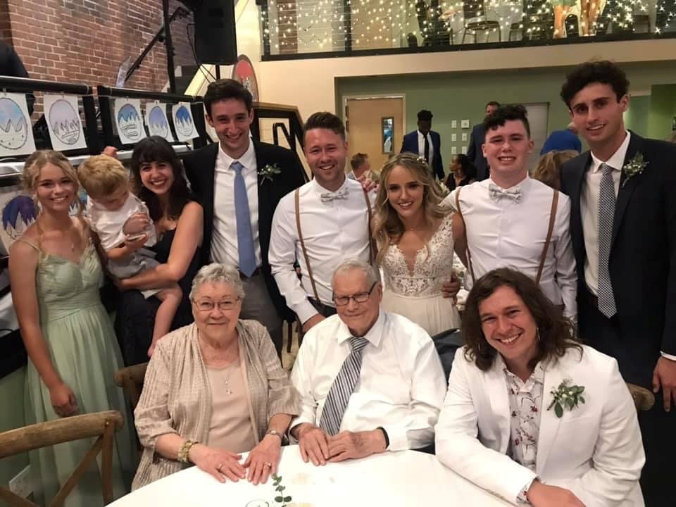 Dojemný proslov pronesl v roli svědka na svatbě svého bratra Jonaha třiadvacetiletý Sam Waldron s autismem a rozplakal 170 svatebních hostů.