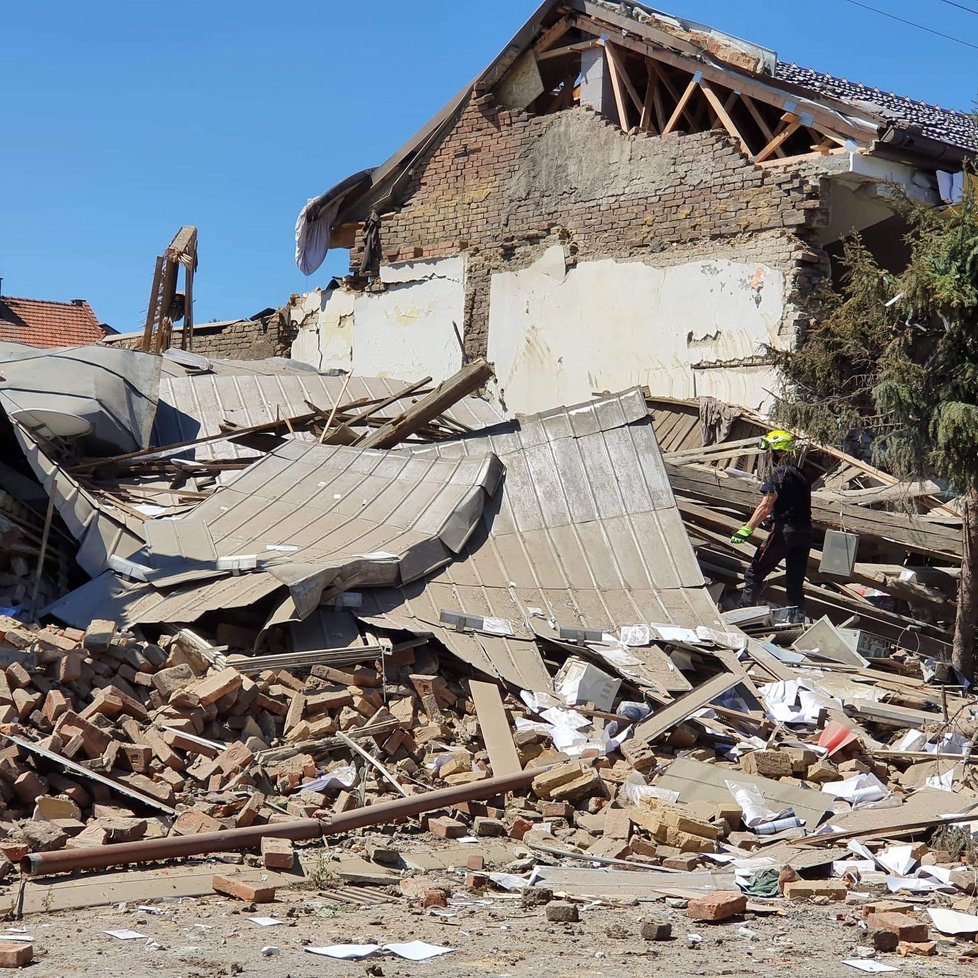 Výbuch zdemoloval dům v Olšanech na Prostějovsku. ( 18. 7. 2022)