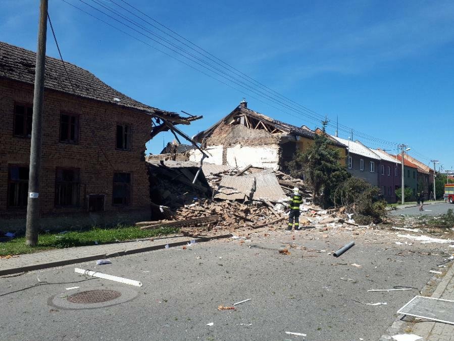 Výbuch zdemoloval dům v Olšanech na Prostějovsku. (18. 7. 2022)