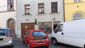 Před touto vinotékou k vraždě došlo.