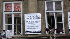 Noční podniky v ulici ve Smečkách v Praze