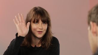 Jenovéfa Boková: Chtěla bych si zahrát svini. Covidem netrpím, ale je mi líto kolegů, ze Zemana je mi smutno Jenovéfa Boková: Chtěla bych si zahrát svini. Covidem netrpím, ale je mi líto kolegů, ze Zemana je mi smutno