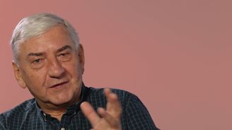 Donutil: Otec byl velmi přísný, dnes by asi skončil ve vězení, lékařka mě špatnou léčbou epilepsie málem zabila Donutil: Otec byl velmi přísný, dnes by asi skončil ve vězení, lékařka mě špatnou léčbou epilepsie málem zabila