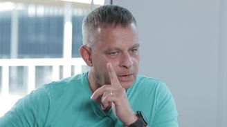 Renč: Zemanovo vyznamenání je trest, umělce za něj zkopou. Myslel jsem, že je ten správný, ale teď se zase stydím Renč: Zemanovo vyznamenání je trest, umělce za něj zkopou. Myslel jsem, že je ten správný, ale teď se zase stydím