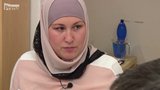 Muslimka v Prostřeno: Na vepřové bude jen koukat, víno odmítne a mužskému protihráči ruku nepodá