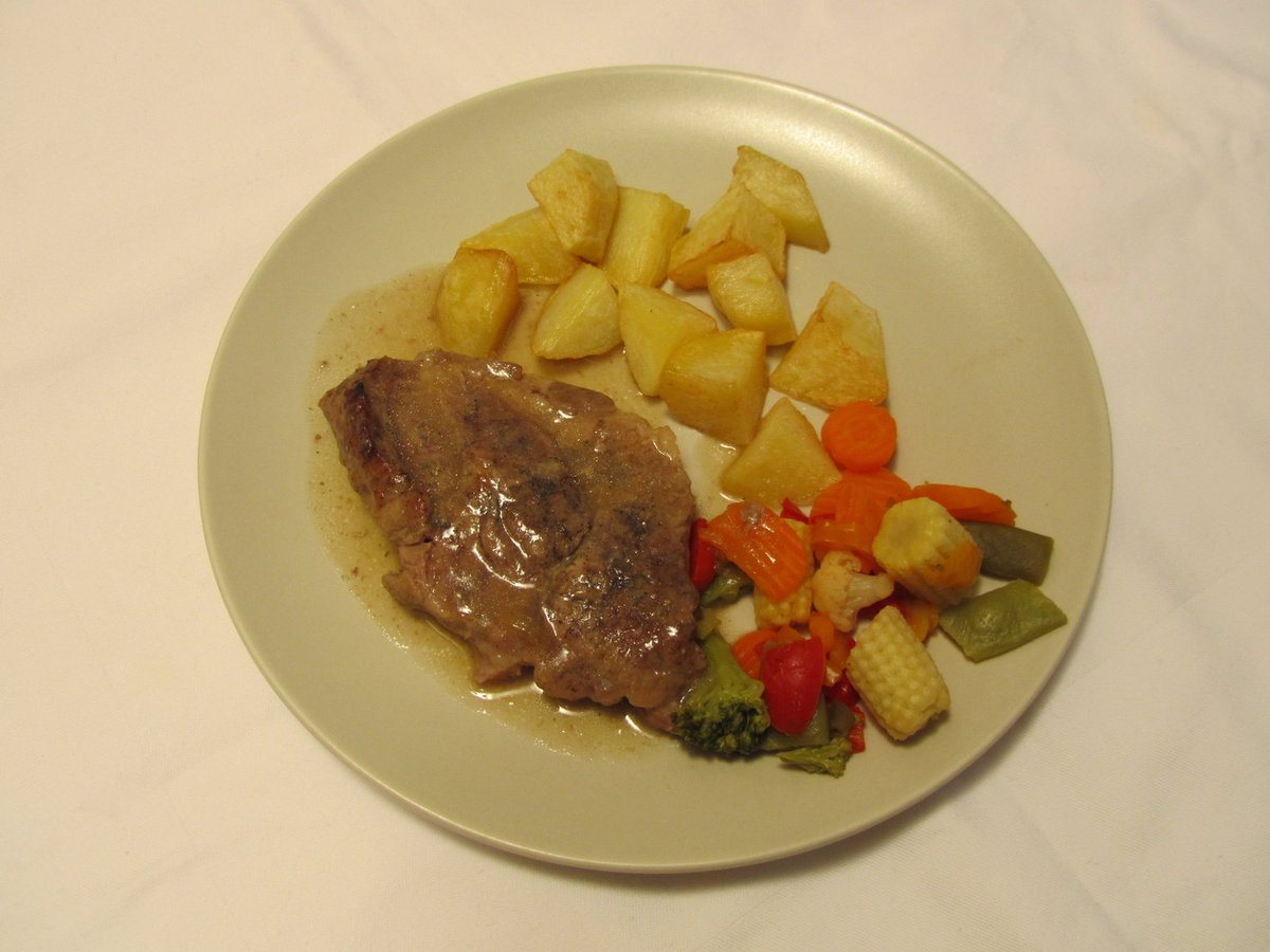 krkovička s bramborem a zeleninou