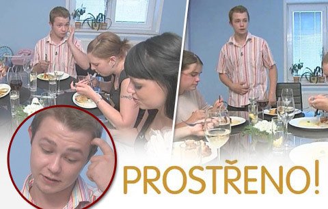 Prostřeno! Mladičký hostitel dostal průjem, znervózněly ho nelítostné kritičky