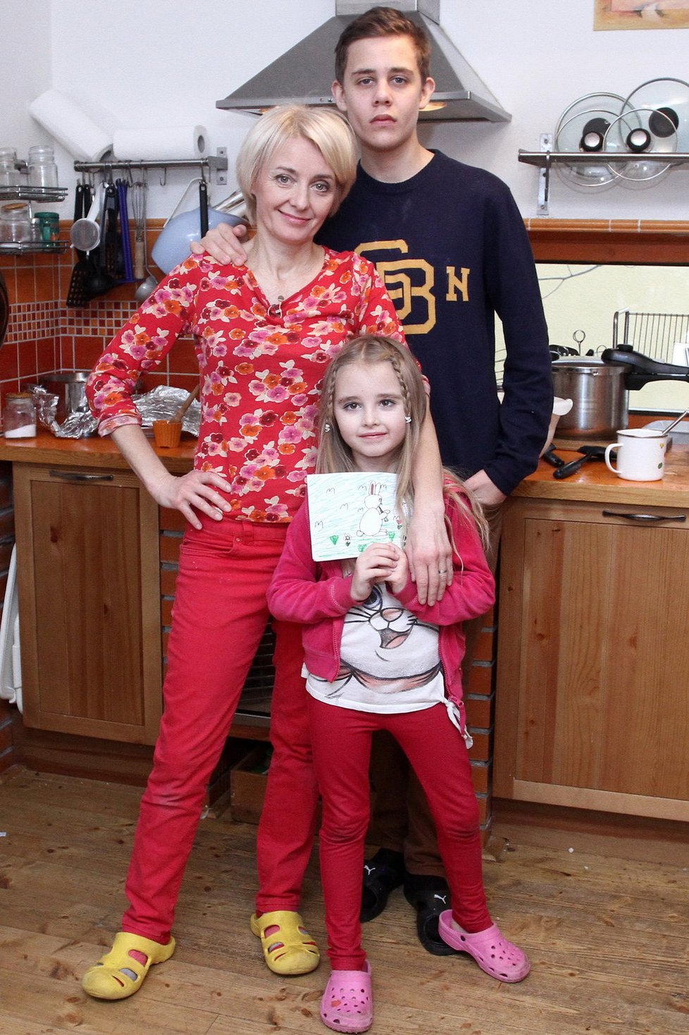 Veronika Žilková s dcerou Kordulkou a hostitelem večera, synem Vincentem