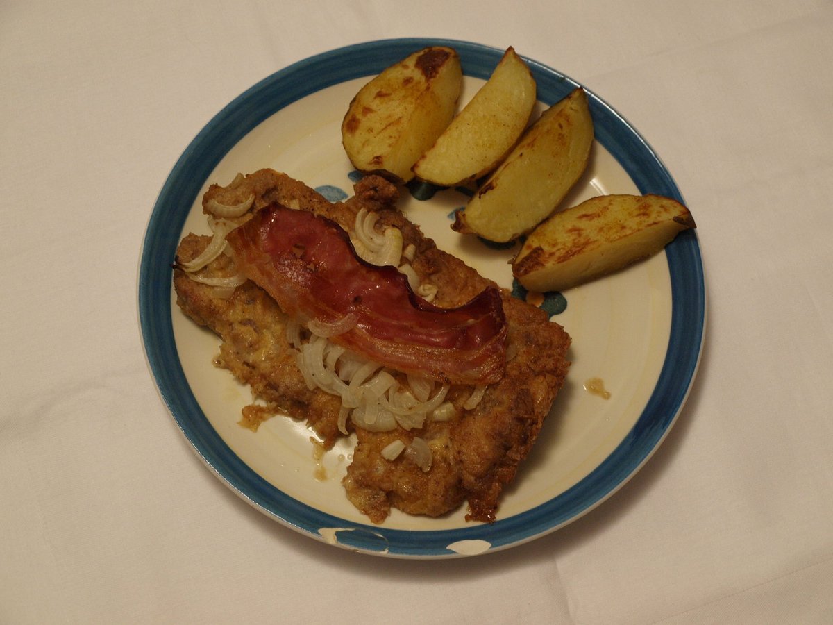 Obrácené řízky s pečeným bramborem
