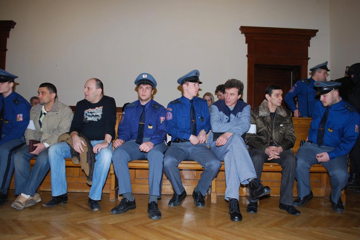 Zločinecký gang Luhaňská brigáda u soudu.
