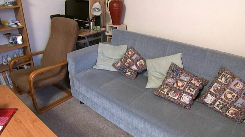 Obývací pokoj je zařízen celkem moderně