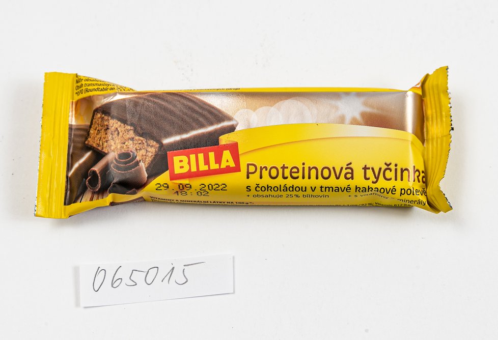 Billa Proteinová tyčinka s čokoládou v tmavé kakaové polevě