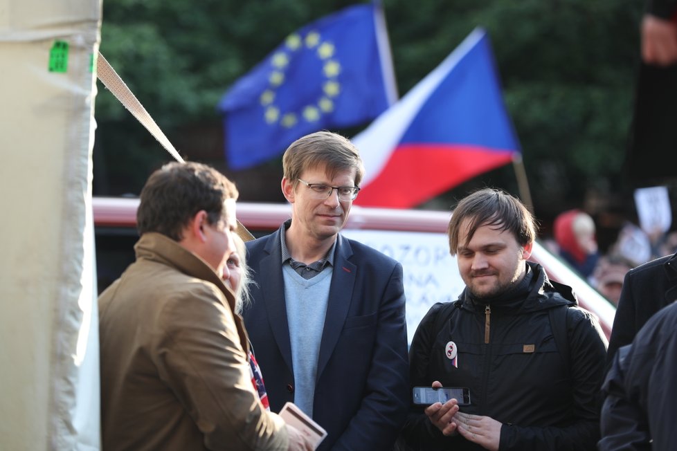 Martin Kupka (ODS) na protestu proti Babišovi, benešové a údajnému ohrožení justice