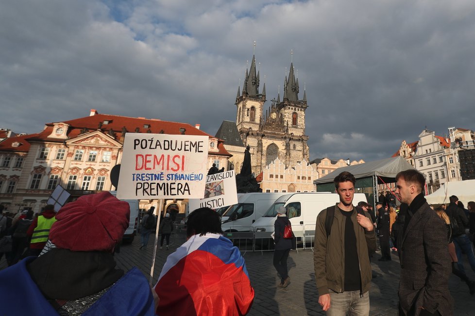 Protest proti Babišovi, Benešové a údajnému ohrožení justice se opět uskutečnil v Praze na Staroměstském náměstí. (6.5.2019)
