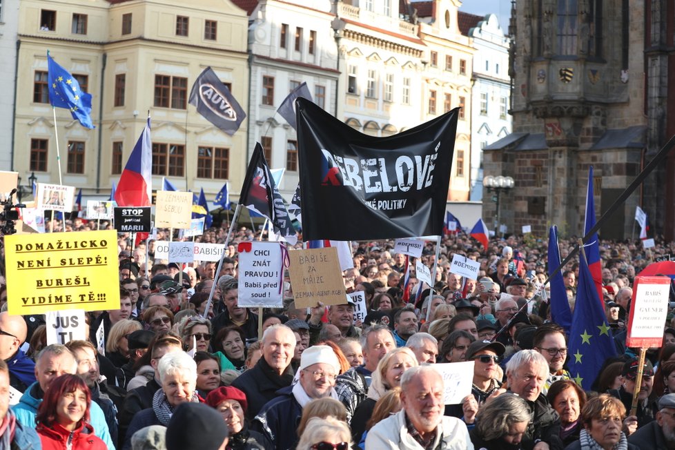 Protest proti Babišovi, Benešové a údajnému ohrožení justice se opět uskutečnil v Praze na Staroměstském náměstí (6.5.2019)