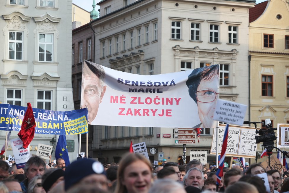 Protest proti Babišovi, Benešové a údajnému ohrožení justice se opět uskutečnil v Praze na Staroměstském náměstí (6.5.2019)