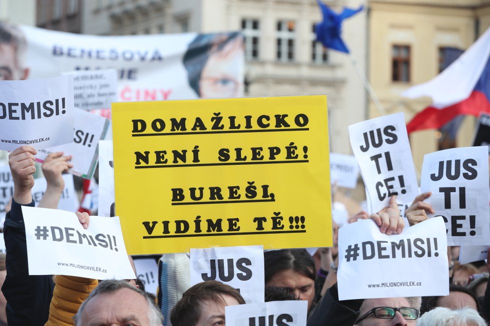 Protest proti Babišovi, Benešové a údajnému ohrožení justice se opět uskutečnil v Praze na Staroměstském náměstí (6.5.2019)