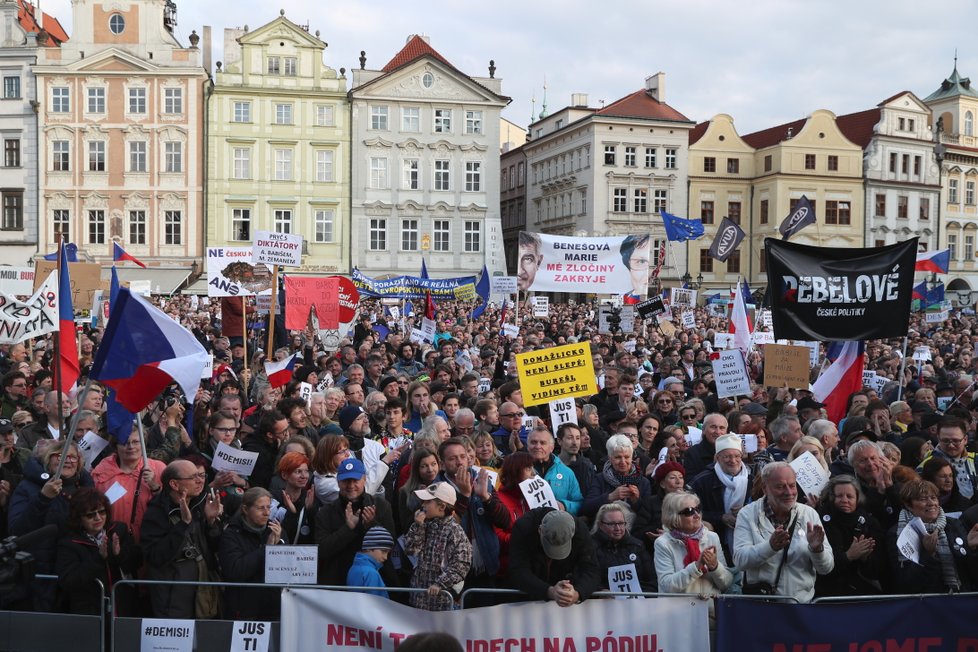 Protest proti Babišovi, Benešové a údajnému ohrožení justice se opět uskutečnil v Praze na Staroměstském náměstí. (6.5.2019)