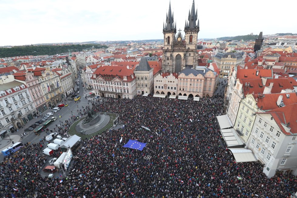 Protest proti Babišovi, Benešové a údajnému ohrožení justice se opět uskutečnil v Praze na Staroměstském náměstí (6.5.2019)