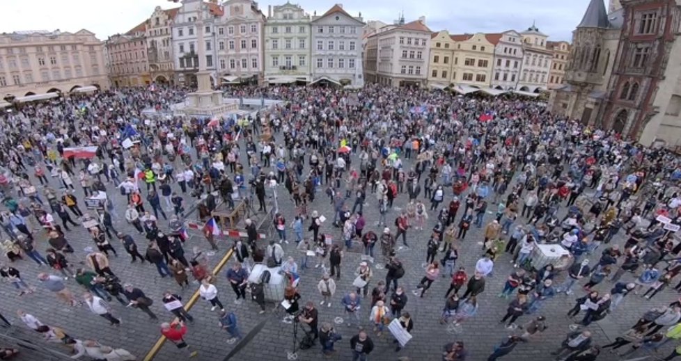 Protest Milionu chvilek pro demokracii proti vládě a Andreji Babišovi (ANO) v Praze (9. 6. 2020)