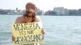 Proti velkým lodím v Benátkách dlouhodobě protestovala řada tamních občanů.