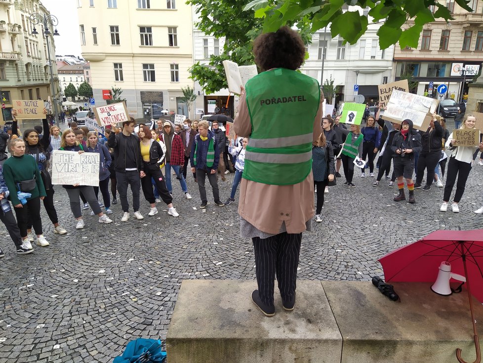 V Brně se v sobotu uskutečnila protestní akce  na podporu hnutí Black Lives Matter v USA. Nesouhlas s ní vyjádřili Slušní lidé, vše se obešlo bez potyček.