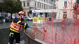 Válka začíná tady! Aktivisté v Brně protestují proti armádnímu veletrhu