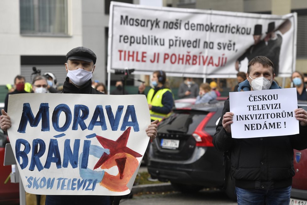 Protest za nezávilost České televize před budovou ČT na Kavčích horách (17.11.2020)