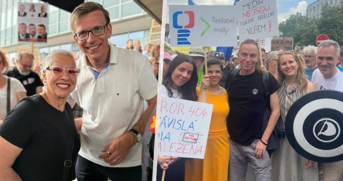 Protest na podporu ČT před jejím sídlem: Martin KUpka (ODS) s Dagmar Peckovou i Piráti (21.6.2026)
