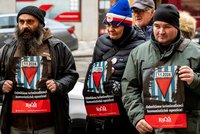 „Nejdřív přišli pro komunisty.“ Odpůrci omezení propagace komunismu protestovali v Praze