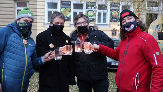 Iniciativa Chcípl na svém prosincovém happeningu.  Na snímku je jeden ze zakladatelů iniciativy Jiří Janeček z pivovaru Malý Janek.