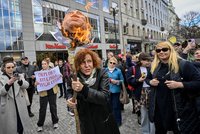 Na Václaváku hořela hlava Putina. Volby v Rusku nebyly demokratické, míní ministerstvo zahraničí