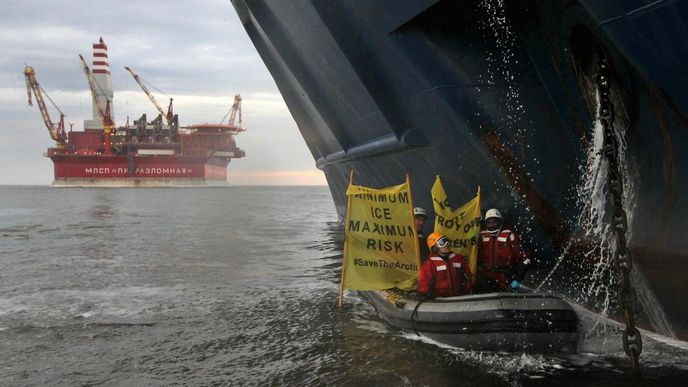protest Greenpeace proti ruské těžbě v Arktidě