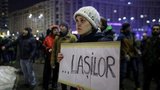 „Jste krysy.“ V Rumunsku chtějí lidé sesadit vládu, prezident je podporuje