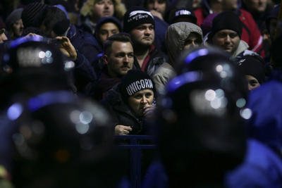 Rumuni demonstrovali proti zákonům, které měly zlegalizovat některá korupční jednání. Vláda ale stejně nepadla.