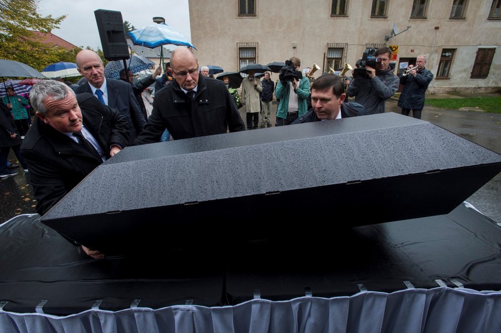 Praktičtí lékaři pořádali ve Žlebech na Kutnohorsku symbolický pohřeb zavřené ordinace