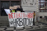 Protest proti nové čtvrti na Žižkově. Místní o nové podobě nákladového nádraží: Developeři vydělají miliardy!