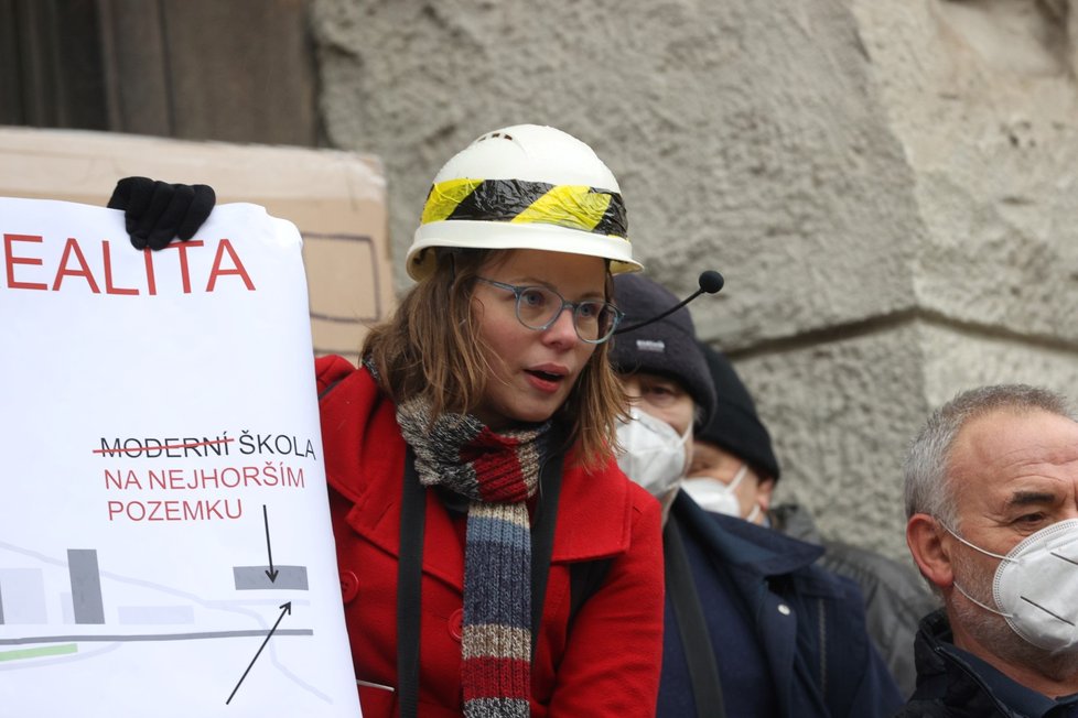 Protestní shromáždění k petici proti projednávané změně pražského územního plánu týkající se území Nákladového nádraží Žižkov se uskutečnilo před budovou pražského magistrátu. (27. ledna 2022)