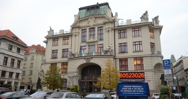 Na pražském magistrátu odvolali během jednání zastupitelstva čtyři radní.