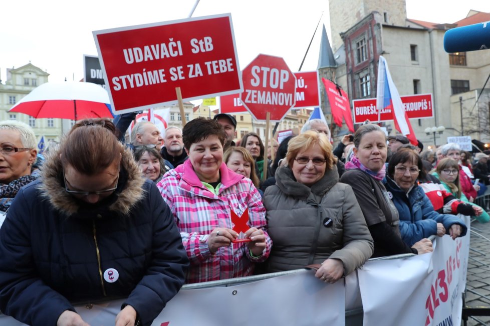 Další z protestů Milionu chvilek se mediálně moc nešířil. Zastínil je koronavirus