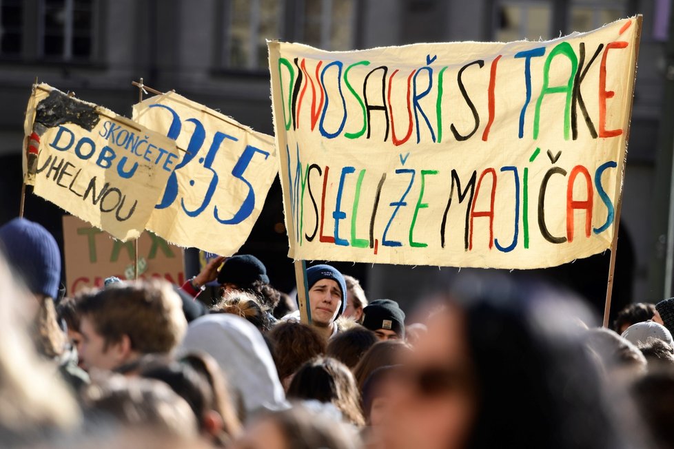 Studenti v Praze se 15. března 2019 připojili k celosvětové protestní akci, která má za cíl přimět politiky důsledněji chránit klima a snižovat emise. Protestu se zúčastní mladí lidé z víc než stovky zemí světa v rámci iniciativy Friday for future, při níž studenti od září 2018 protestují po vzoru šestnáctileté švédské studentky Grety Thunbergové.