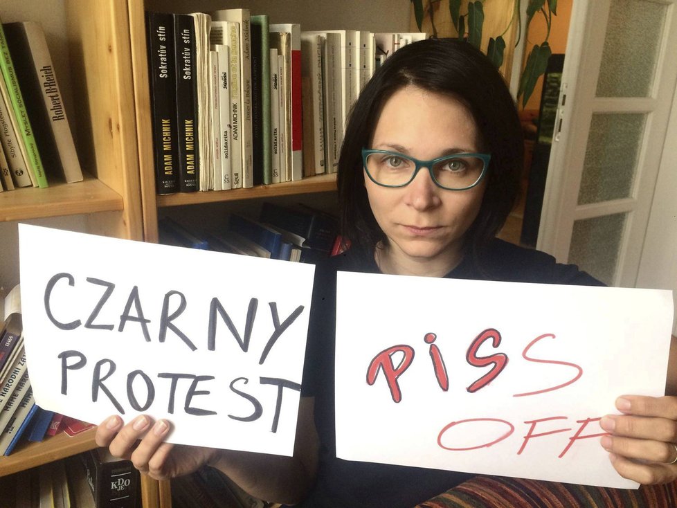 Monika Horáková ze Strany zelených je jednou z organizátorek akcí na podporu práva polských žen na potrat.