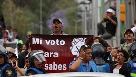 Příznivci levicového Andrese Manuela Lopez Obradora