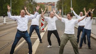 Bojovým tancem za záchranu Libeňského mostu? Prohlédněte si protest proti jeho zbourání