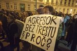 Přibližně 150 osob ve čtvrtek večer na demonstraci před budovou Krajského soudu v Brně protestovalo proti chybnému justičnímu systému, který nedostatečně postihuje sexuální násilí.