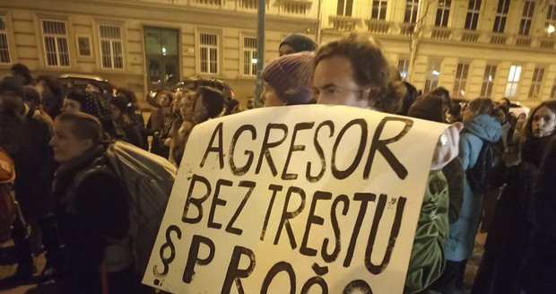 Demonstrace v Brně: Lidé požadovali spravedlnost pro oběti sexuálního násilí