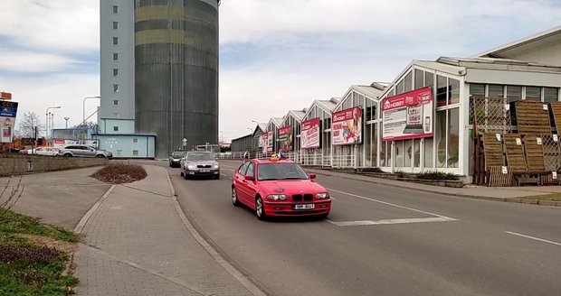 V neděli 11. dubna vyjela z Hodonína spanilá jízda, její účastníci tím kritizují aktuální protikoronavirová opatření.