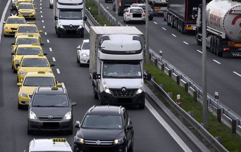 Protest taxikářů způsobil kolony.