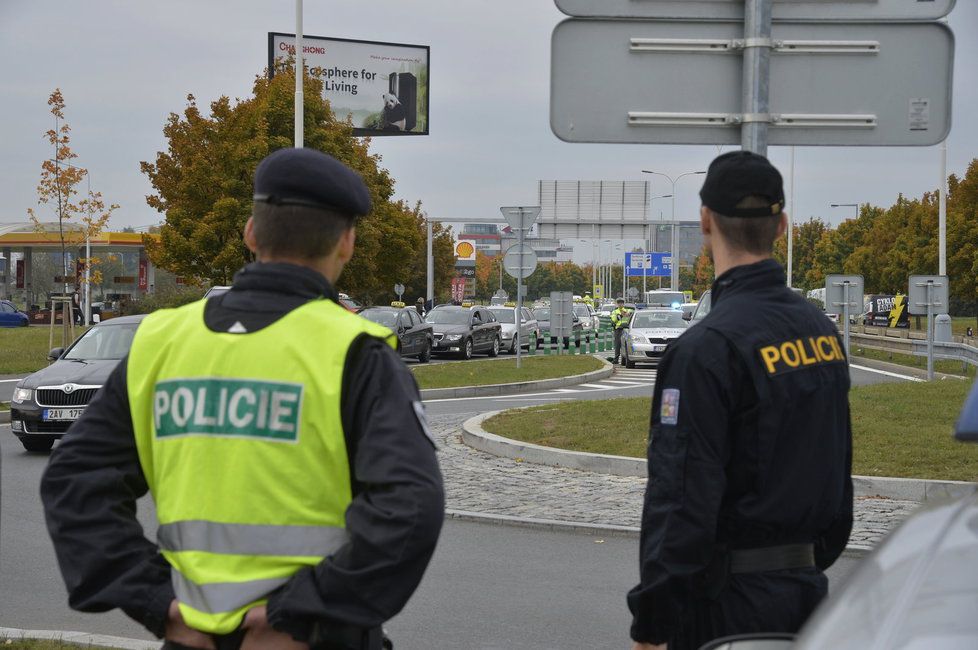 Taxikáři v Praze protestovali proti službám společnosti Uber.